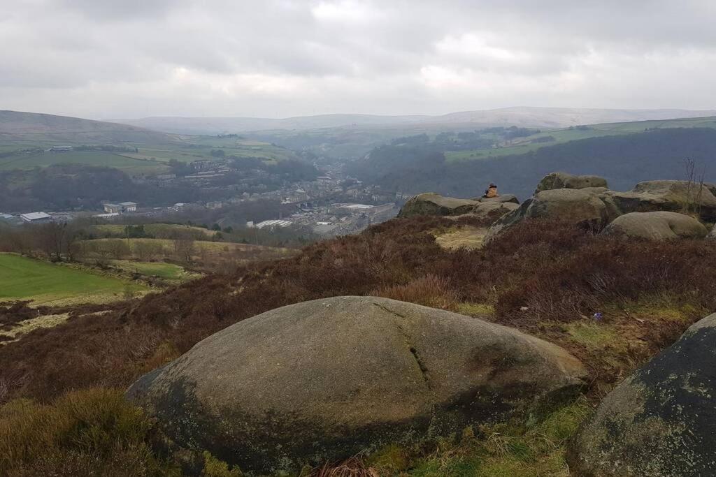 Private Annex To Victorian Villa, With Kitchen And Free Parking Todmorden Exterior foto