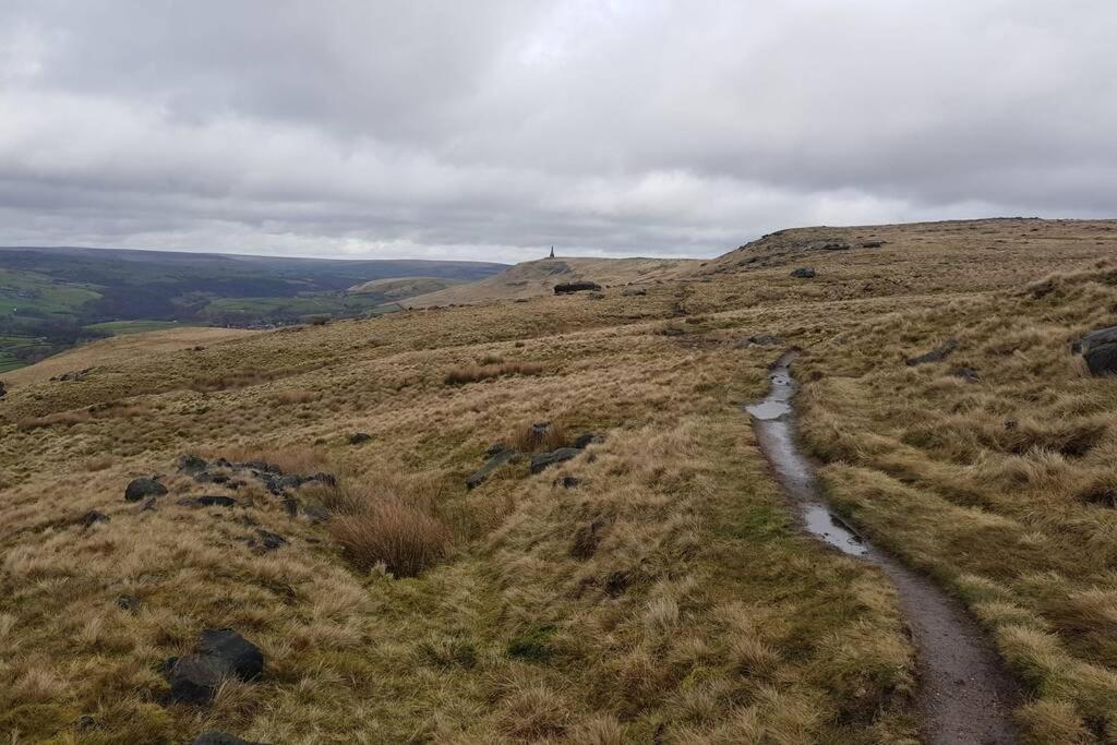 Private Annex To Victorian Villa, With Kitchen And Free Parking Todmorden Exterior foto