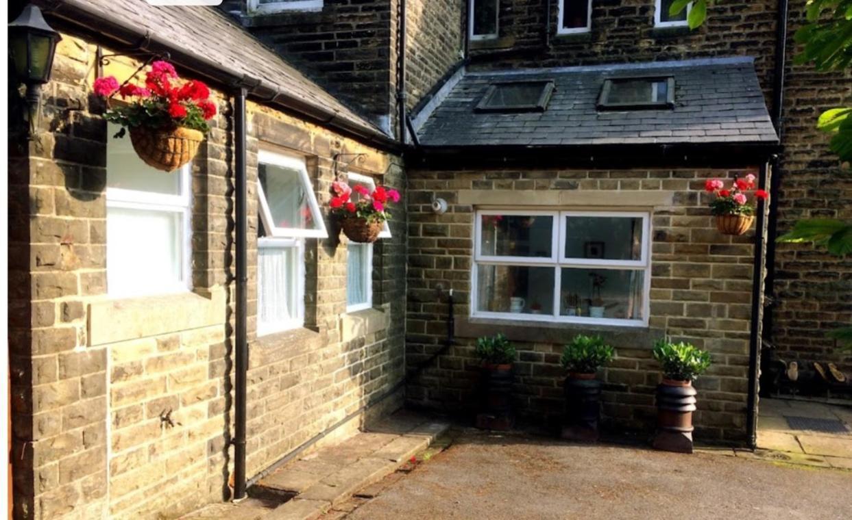 Private Annex To Victorian Villa, With Kitchen And Free Parking Todmorden Exterior foto